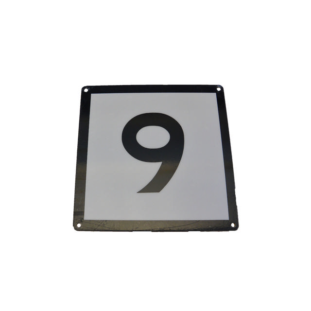 Husnummerskylt 1 siffra inklusive text 150x150mm